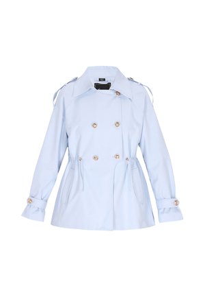 Himmelblauer Trenchcoat aus wasserabweisendem Material. Verfügt über ein doppelt knöpfbares Design mit goldenen Knöpfen, verstellbarem Taillenbund und gegurteten Manschetten.