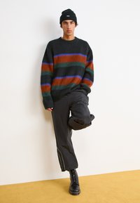 Carhartt WIP MERTON - Džemperis - brown