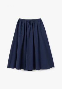 Gonna blu navy, lunghezza ginocchio, con cintura elastica, caratterizzata da pieghe e una texture liscia. Design semplice e classico, senza motivi o dettagli.