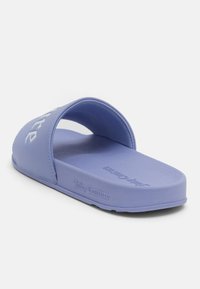 Juicy Couture CARMEN COLLEGIATE SLIDER - Baseina iešļūcenes - easter egg