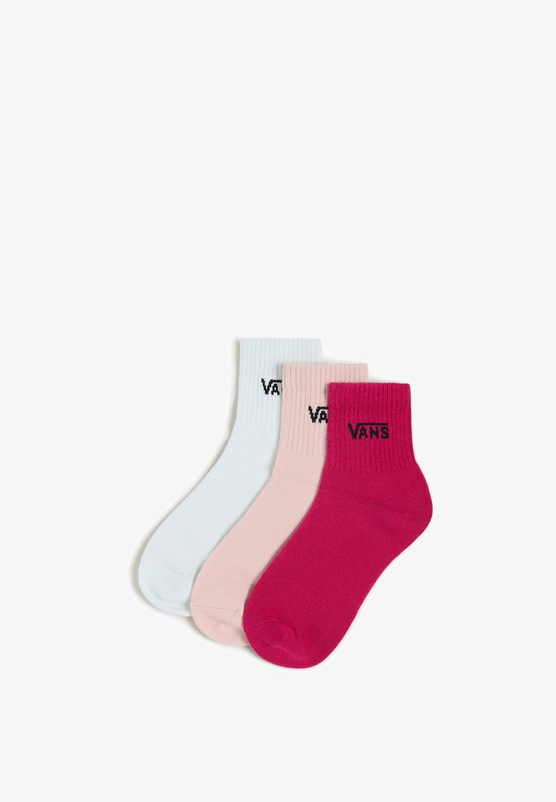 Tres pares de calcetines de caña alta con relieve en azul claro, rosa claro y rosa brillante, cada uno con un pequeño logo negro de "VANS" en el puño.