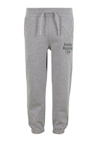 Pelēki sporta bikses, kas veidotas no mīksta auduma, ar elastīgu jostu ar auklu, ar aprocēm pie potītēm un izšūtu uzrakstu 'Svētdienas skriešanas klubs' zaļā krāsā.