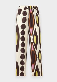 Elastische Hose aus leichtem Material mit einem cremefarbenen Hintergrund und großen geometrischen Mustern in Braun, Gelb, Rosa und Orange.