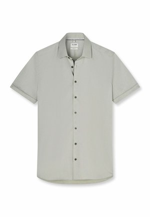 Camicia grigio chiaro a maniche corte con un delicato motivo in rilievo e colletto, mostrata distesa con i bottoni chiusi, tranne i due superiori.