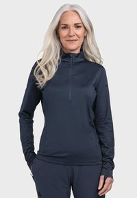 Navyblaues Langarm-Top mit Viertelreißverschluss aus glattem, leichtem Stoff; mit hohem Kragen und subtilen Logodetails auf der Brust.