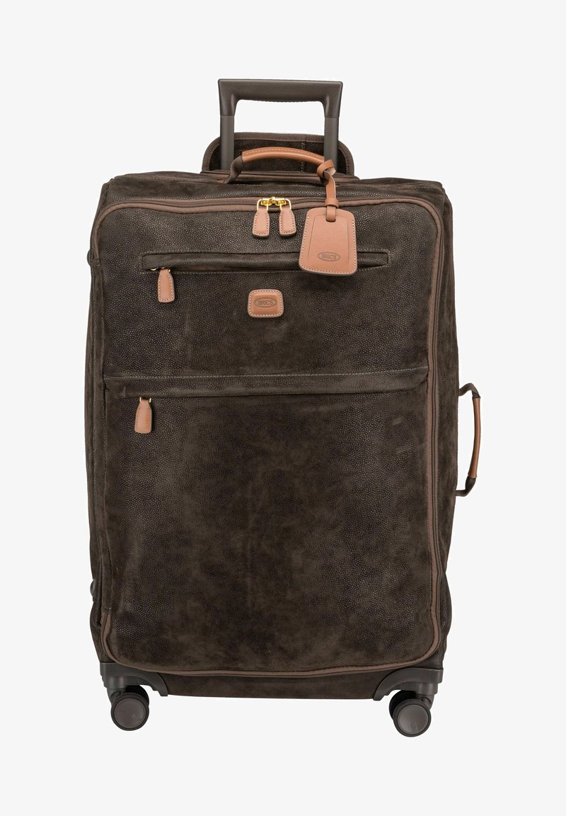 Valigia in tela marrone con superficie testurizzata, dettagli in pelle, manico superiore e manico estraibile. Dotata di ruote e tasca esterna.