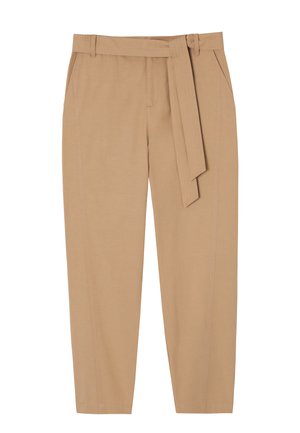 Beige, schmal geschnittene Hose mit einem Gürtel, die über zwei Seitentaschen und sichtbare Nähte entlang der Nähte verfügt. Glatte Textur, leichtes Material.