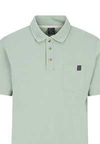 Lichtgroene polo gemaakt van een zachte, gestructureerde stof. Voorzien van een kraag, drie knoopsluitingen en een linkerkant borstzak met een logo.