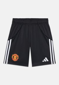 Sorte treningshorts med elastisk midje, med hvite sidestriper og en rød Manchester United-logo nederst til venstre.
