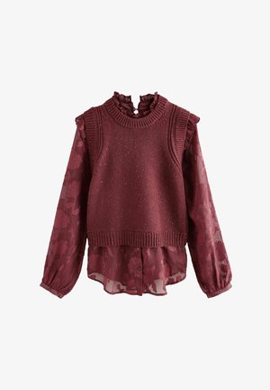 Burgundská vrstvená blůza se skládá z pleteného svetru s žebrovanými okraji a pod ním je průhledná květinová halenka, doplněná volánkovým límcem a rukávy.
