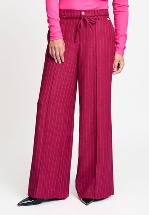 POM Amsterdam, PANTS - JESS STRIPED BURGUNDY RED - Broek - red