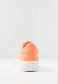 Tamaris LACE-UP - Trainers - peach neon