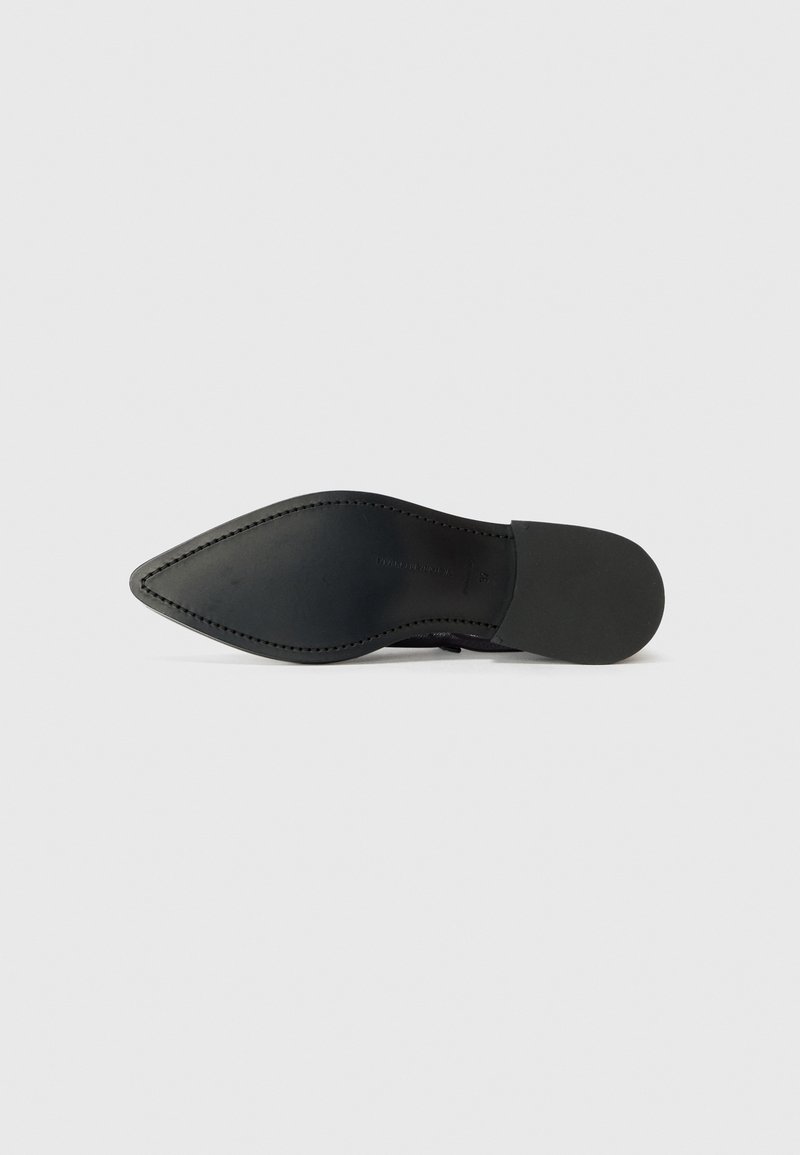 Victoria Beckham Derbies & Richelieus - black