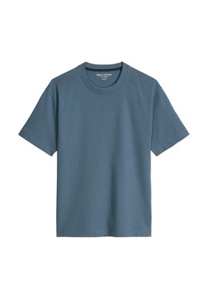 Schlichtes blaues T-Shirt mit kurzen Ärmeln und Rundhalsausschnitt, mit geripptem Kragen, hergestellt von Marc O’Polo, präsentiert auf weißem Hintergrund.