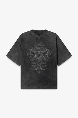 Tumehallist puuvillast T-särk, millel on kulunud välimus, keskosas peenelt kujundatud hall graafika ja ümmargune kaelus.