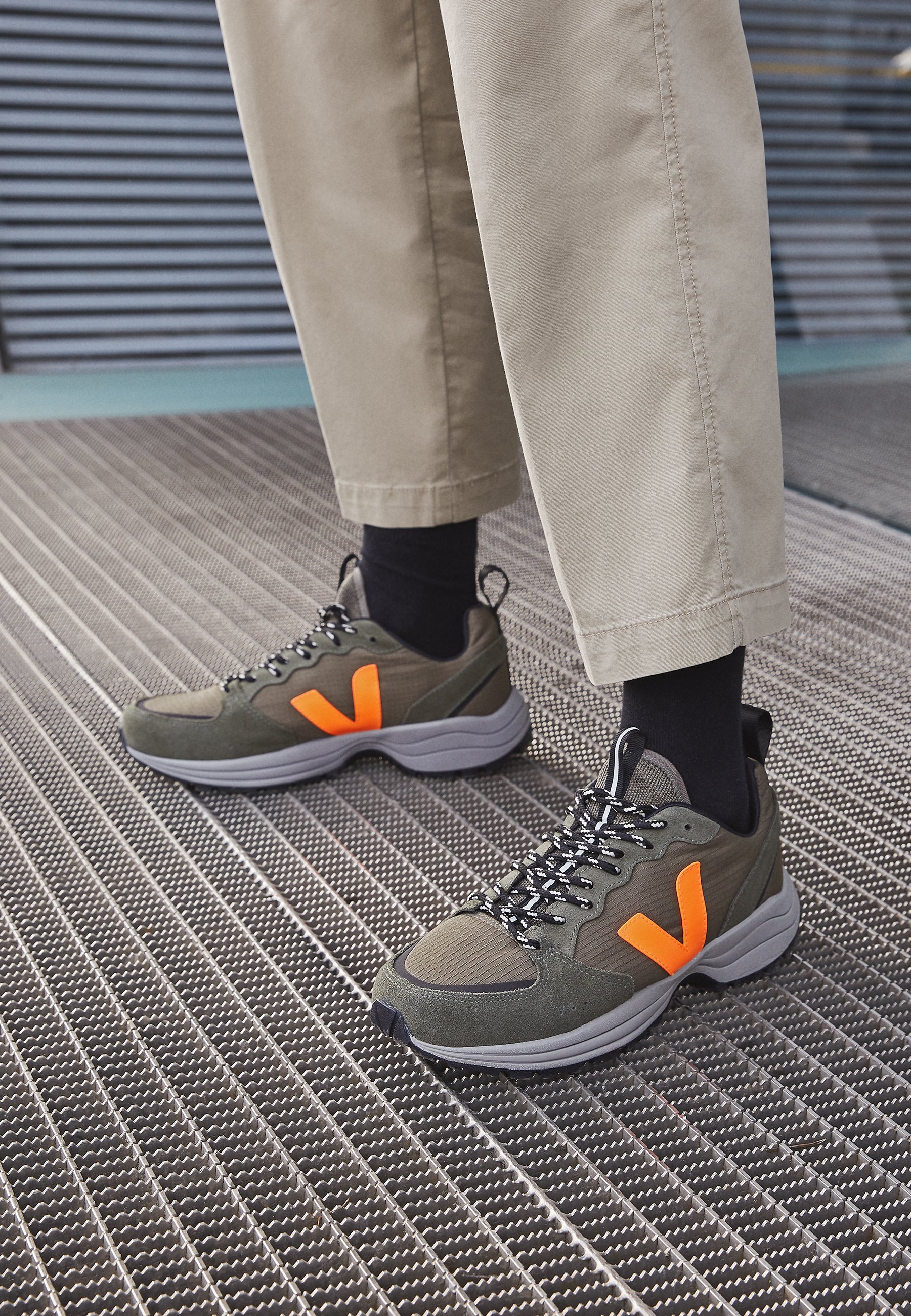 Veja Venturi Alveomesh Grafite/Moonrock - VT012475B | Sneaker District