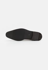 Thumbnail Image 5