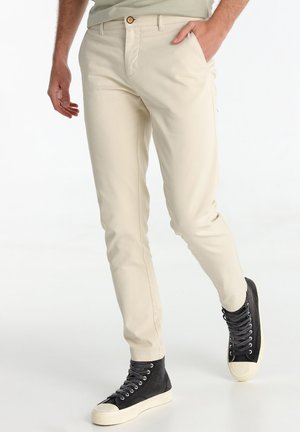 SUPERSCHLANK PASSFORM - MITTLERE LEIBHÖHE - Chinos - beige