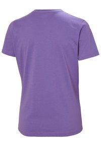 Fialové bavlněné tričko s klasickým kulatým výstřihem, krátkými rukávy a hladkou texturou. Bez viditelných vzorů nebo log.