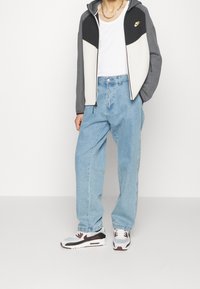 Nike Sportswear Tröja med dragkedja - white