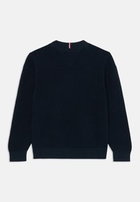 Granatowy sweter o prążkowanej teksturze, w designie z dekoltem w kształcie litery V oraz kontrastowymi detalami w kolorze czerwonym i białym na kołnierzyku. Posiada długie rękawy i dopasowane wykończenie.
