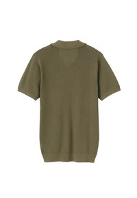 Polo en tricot vert olive à manches courtes, col et ourlet côtelés. Présente un motif texturé et une coupe décontractée.