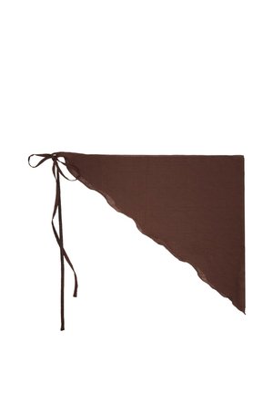 Brązowa trójkątna chusta lub bandana z długimi wiązaniami w jednym rogu, wykonana z lekkiego materiału z lekko falistymi brzegami.