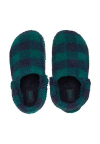 Grüne und marineblaue karierte, flauschige Hausschuhe mit runden Zehen und einem weichen Innenfutter, die ein strukturiertes Außenmaterial und flexible Öffnungen aufweisen.