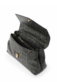 Borsa in stampa serpente nera e grigia con texture, dotata di una chiusura in metallo dorato e apertura superiore che rivela due scomparti.