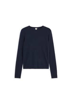 Pull noir à manches longues avec col rond, au design simple et uni, présenté sur fond blanc.