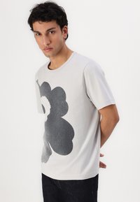 Marimekko VIHNE UNIKKO PLACEMENT UNISEX - T-shirts med print - grey