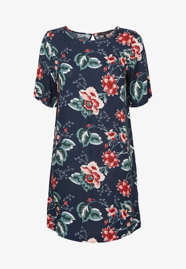 Robe bleu marine à manches courtes avec grands motifs floraux rouges et roses et feuilles vertes, encolure ronde et petit détail dos avec ouverture en forme de goutte.