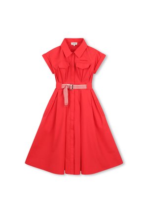Rode katoenen jurk met korte mouwen en een kraag, voorzien van twee zakken aan de voorkant en een wit-rood patroonriem in de taille.