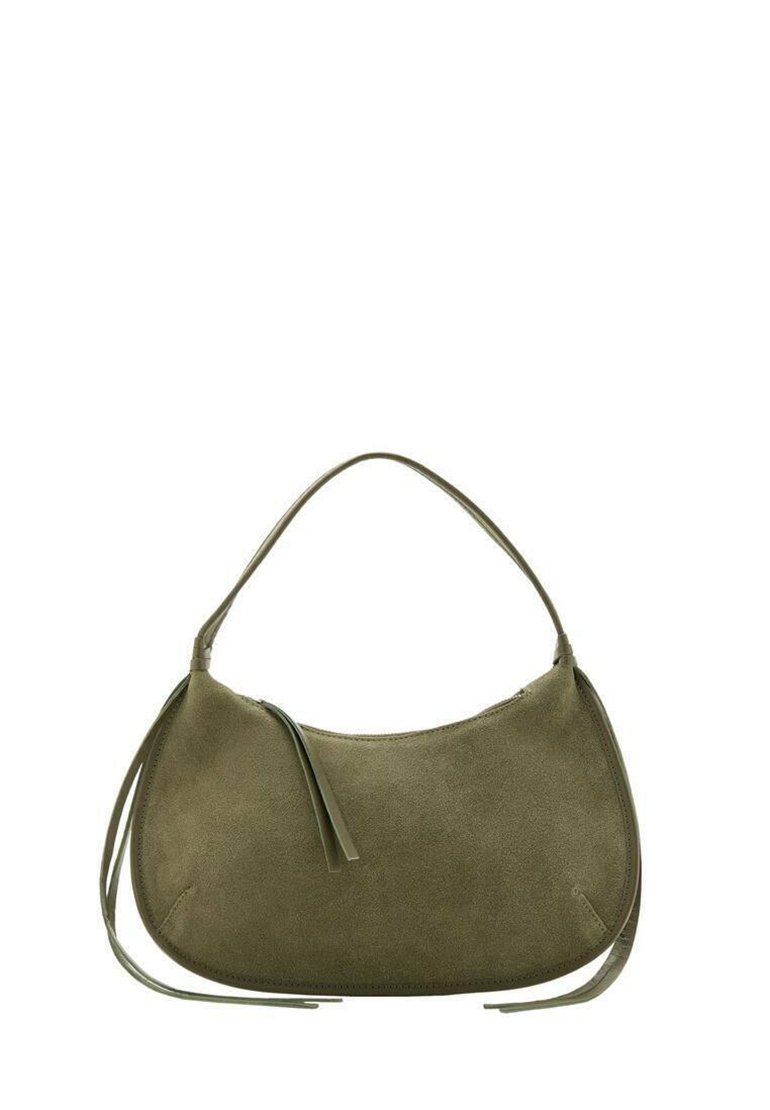 Sac à main en daim vert olive avec une silhouette courbée, une seule bandoulière et deux pampilles suspendues à l'avant pour la décoration.