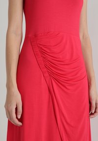 GAP Robe en jersey - red