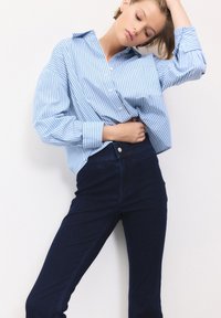 Next REGULAR FIT - FLARE LEG  - Leggingek - Nadrágok - rinse