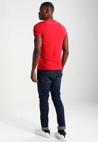 Tommy Hilfiger STRETCH SLIM FIT TEE - Basic T-shirt - haute red