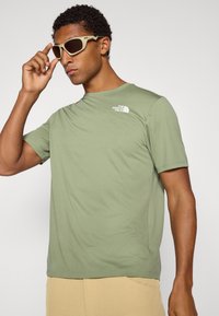 The North Face TEE - Camiseta deportiva - bark mist