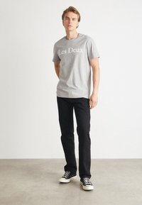 Les Deux CHARLES - Tričko s potlačou - light grey