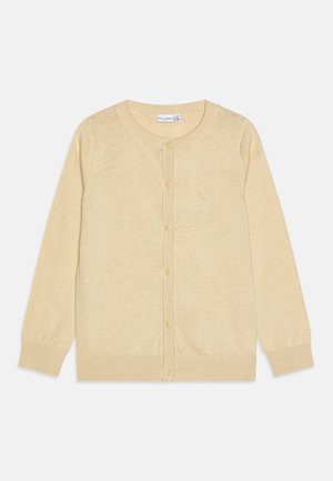 Lichtgele cardigan, gebreide stof, ronde halslijn, lange mouwen, knoopsluiting aan de voorkant, geribbelde manchetten en zoom, zachte textuur.