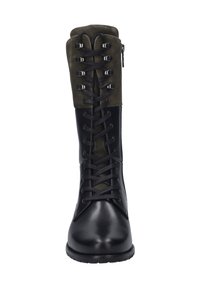 Stivale in pelle nera alto fino al ginocchio con parte superiore in suede verde oliva, chiusura con lacci, dettagli in metallo argentato e cerniera laterale. Suola in gomma rinforzata.