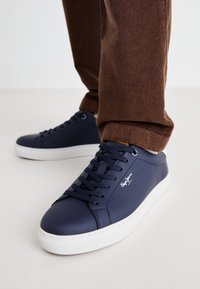 CAMDEN CLUB M - Sneakersy niskie
