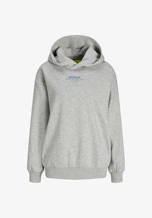 Sweat à capuche gris clair avec manches longues et texte bleu « SEOUL CHEONGDAMDONG 06010 » sur la poitrine, présenté sur fond blanc.