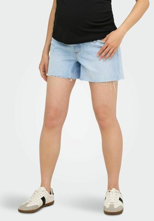 ONLY MATERNITY JEANS-SHORTS OLMGABI MITTLERE TAILLE NORMAL GESCHNITTEN JEANS-SHORTS - Denimové šortky - light blue denim
