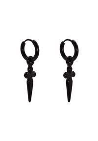Zwarte hoepeloorringen met een centraal kruis en puntig ontwerp, gemaakt van glanzend materiaal met een gladde textuur en een minimalistische esthetiek.