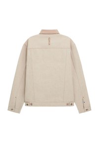 Giacca di denim beige con colletto, polsini con bottoni e una tasca posteriore rettangolare. Presenta cuciture visibili e un tessuto del colletto a contrasto.