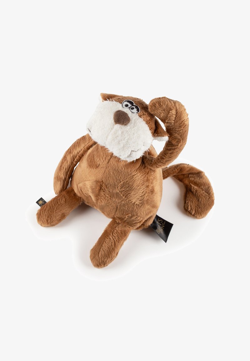 Jouet singe en peluche marron avec un grand museau blanc, des yeux ronds et de longs membres, assis sur un fond blanc.