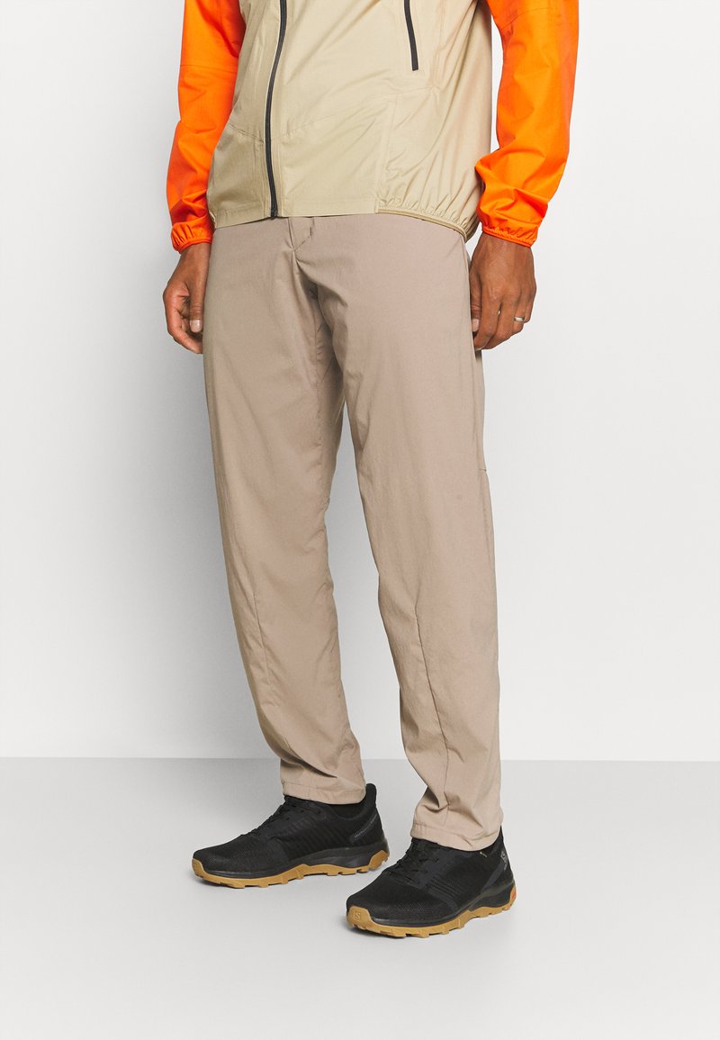 Houdini - WADI PANTS - Bukser - beige, Forstør