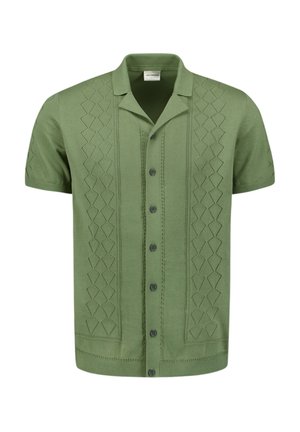 Korte mouw groene shirt van gebreid stof met een getextureerd geometrisch patroon aan de voorkant, met een puntige kraag en knopen aan de voorkant.