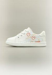 Λευκά αθλητικά παπούτσια με πολύχρωμα σχέδια καρδιών και το κείμενο «αγάπη». Επάνω μέρος από λείο δέρμα, σχέδιο με κορδόνια και λαστιχένια σόλα. Στρογγυλεμένη μύτη.